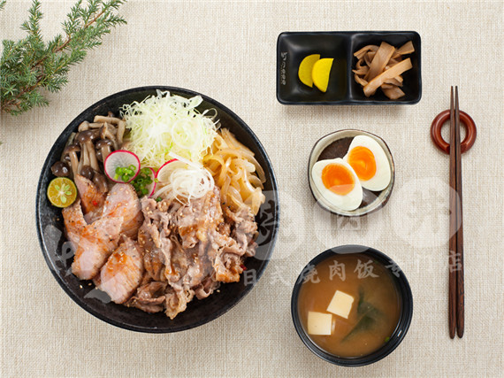松阪肥牛雙拼丼.jpg