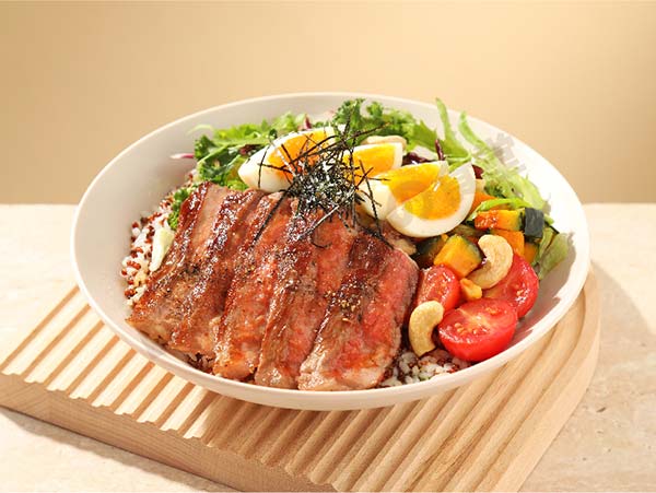 嫩烤牛排藜麥鮮蔬能量碗.jpg