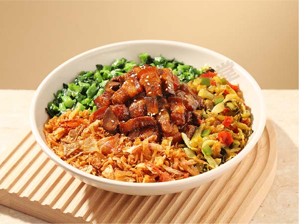 雙椒酸菜鹵肉拌飯.jpg